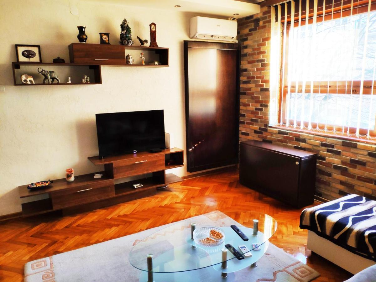 V2 With Love - Vintage Modern And Spacious Belgrád Kültér fotó